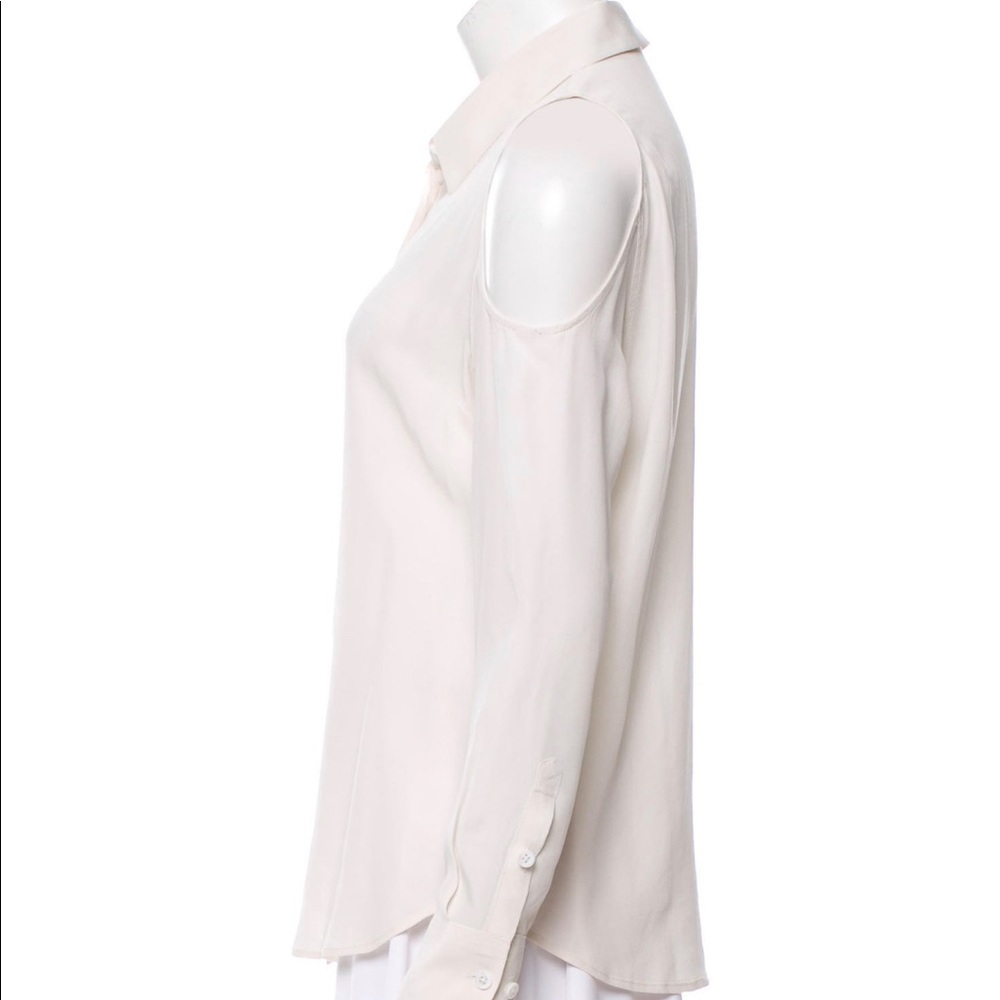 Cold shoulder silk top.